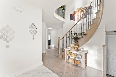 15 Farringdon Crescent — photo 6