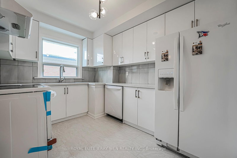 Upper - 12 North Heights Rd, Toronto, M9B 2T1 | Image 2