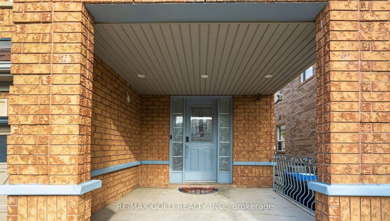 5 Farthingale Cres, Brampton, L7A 1R3 | Image 3