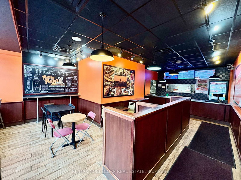 4 - 114 Lakeshore Rd E, Mississauga, L5G 1C9 | Image 2