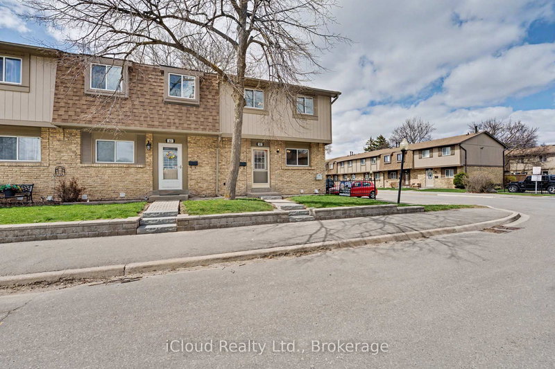 62 - 81 Hansen Rd, Brampton, L6V 3C7 | Image 2
