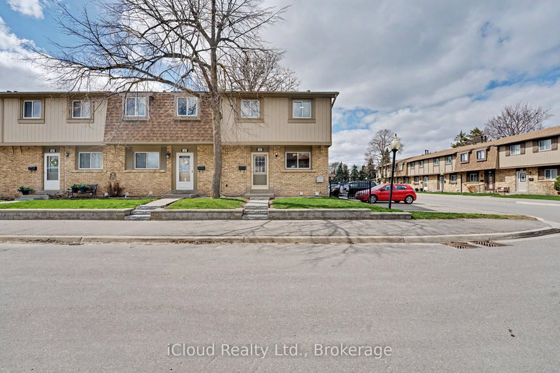 62 - 81 Hansen Rd, Brampton, L6V 3C7 | Image 3