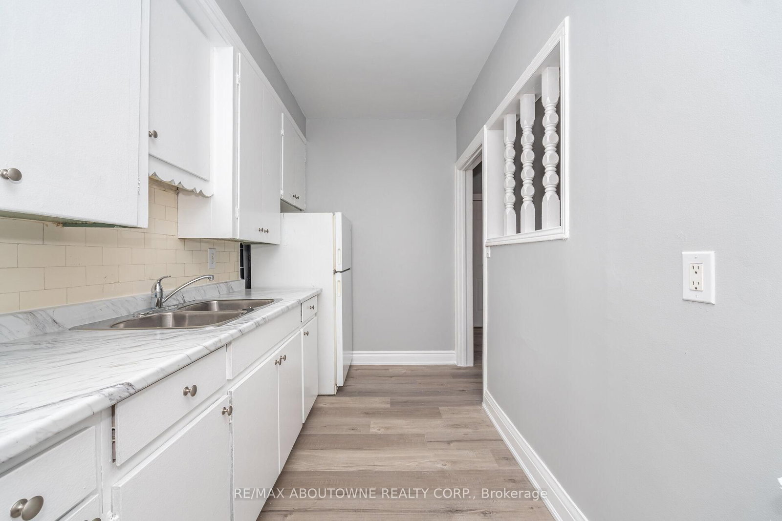 486 Holtby Avenue, Unit 3 - Photo 12