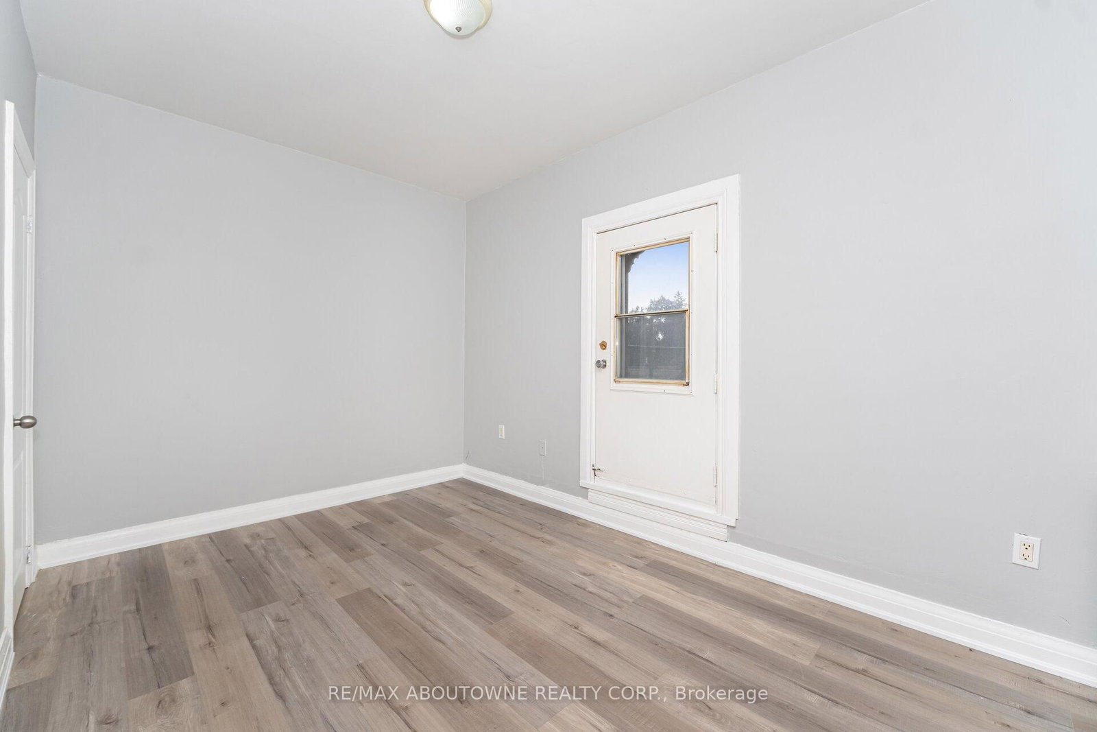 Semi-Detached House for lease at 3-486 Holtby Avenue, Burlington, Ontario, L7R 2R3 - Brant - MLS: W12683092