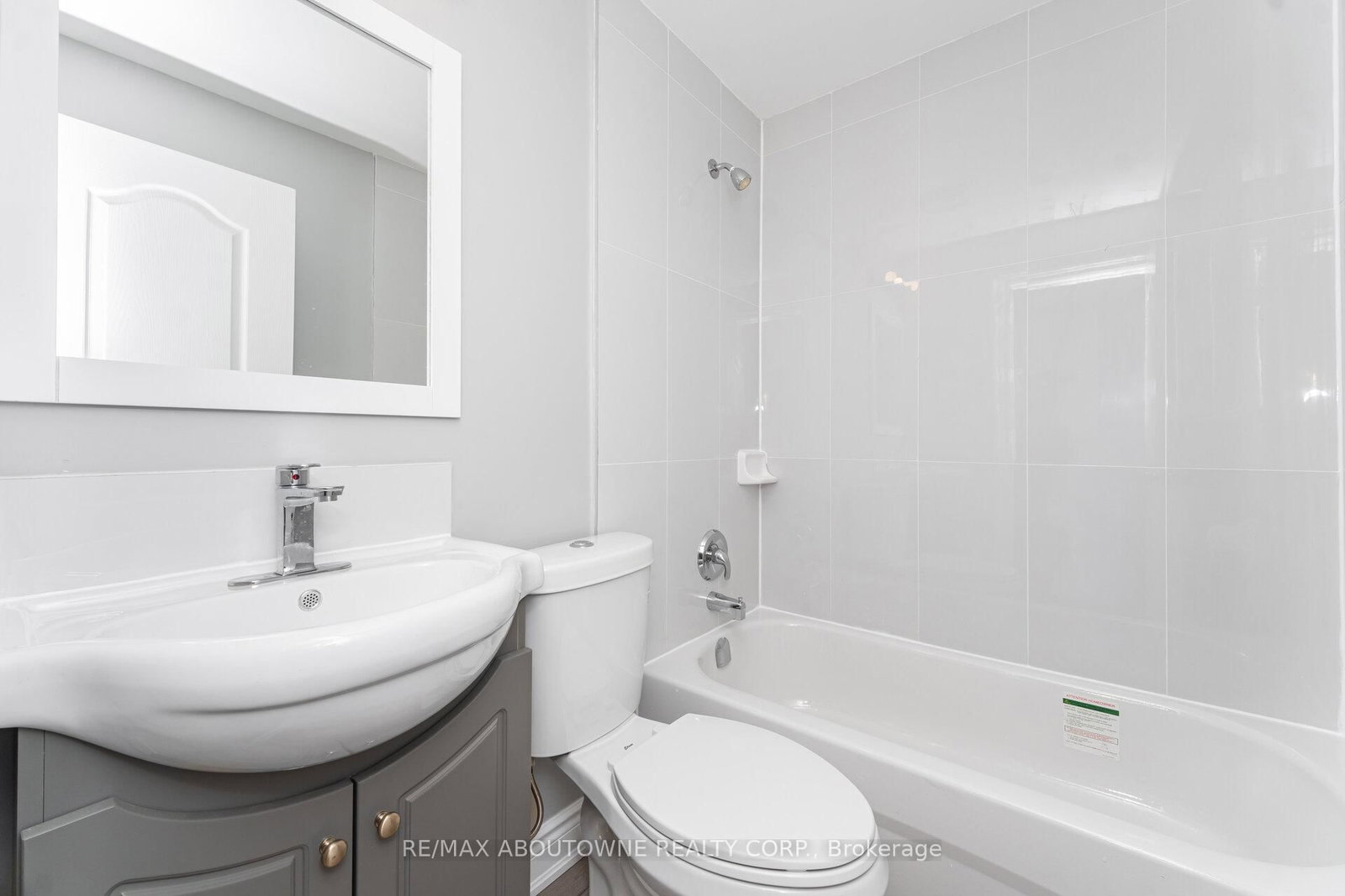 486 Holtby Avenue, Unit 3 - Photo 16