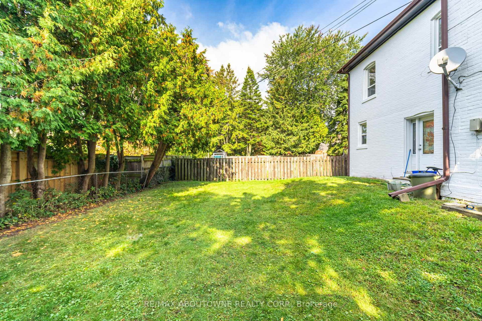 Semi-Detached House for lease at 3-486 Holtby Avenue, Burlington, Ontario, L7R 2R3 - Brant - MLS: W12683092