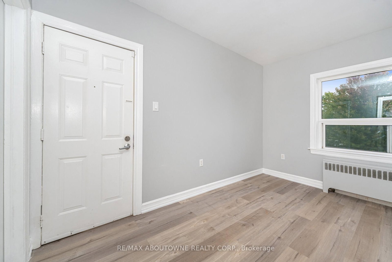 486 Holtby Avenue, Unit 3 - Photo 5