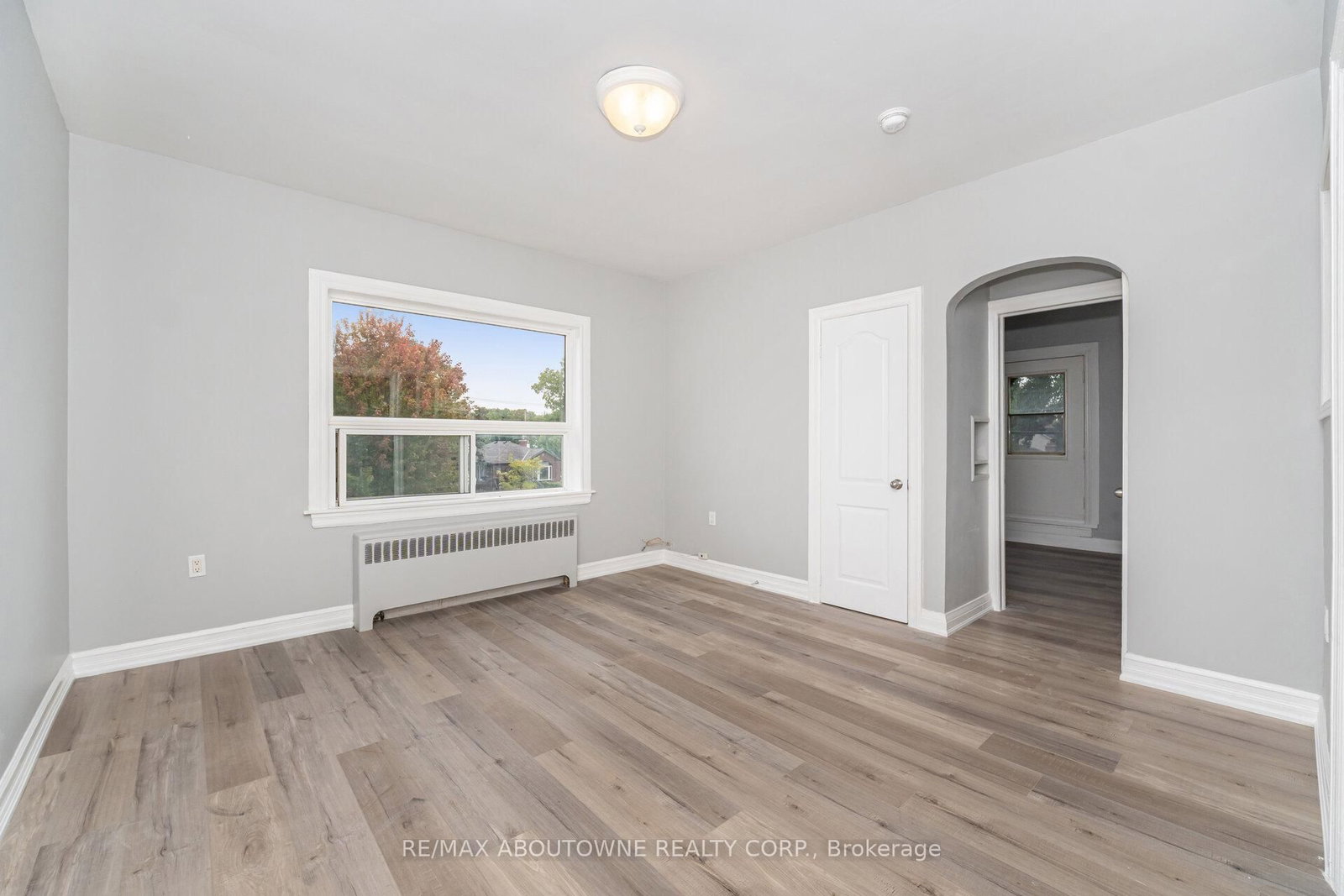 Semi-Detached House for lease at 3-486 Holtby Avenue, Burlington, Ontario, L7R 2R3 - Brant - MLS: W12683092