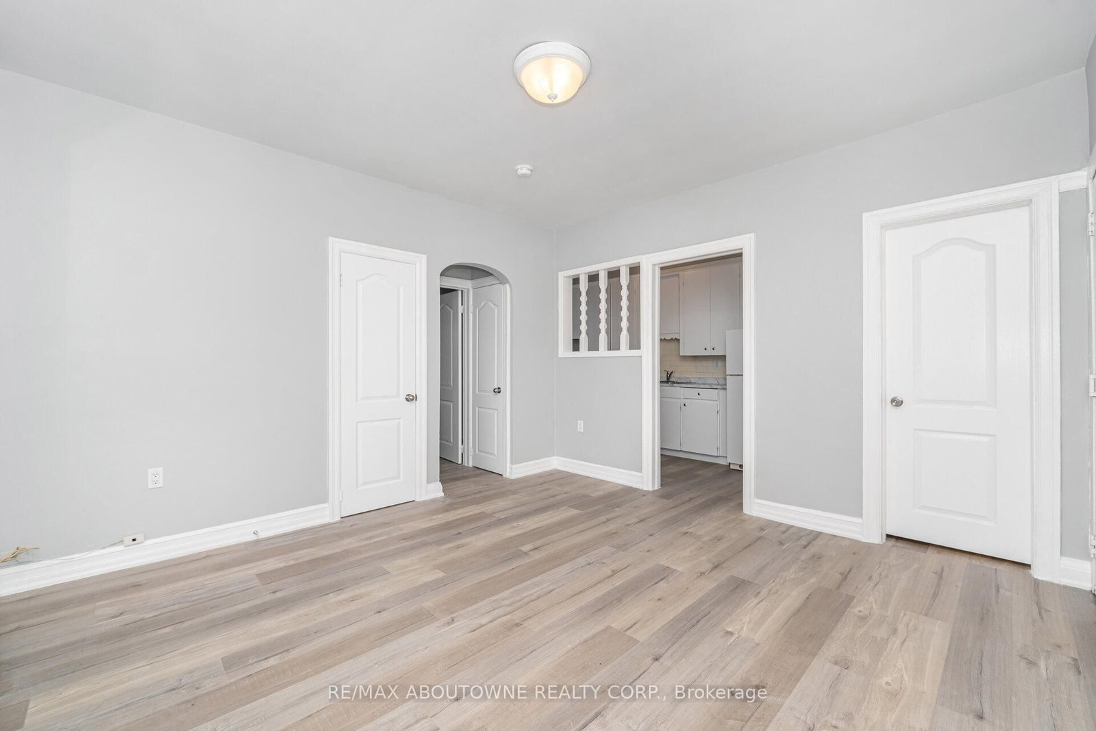 486 Holtby Avenue, Unit 3 - Photo 7