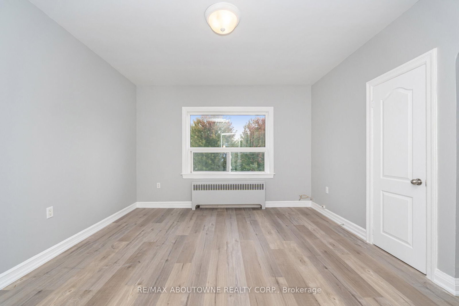 Semi-Detached House for lease at 3-486 Holtby Avenue, Burlington, Ontario, L7R 2R3 - Brant - MLS: W12683092