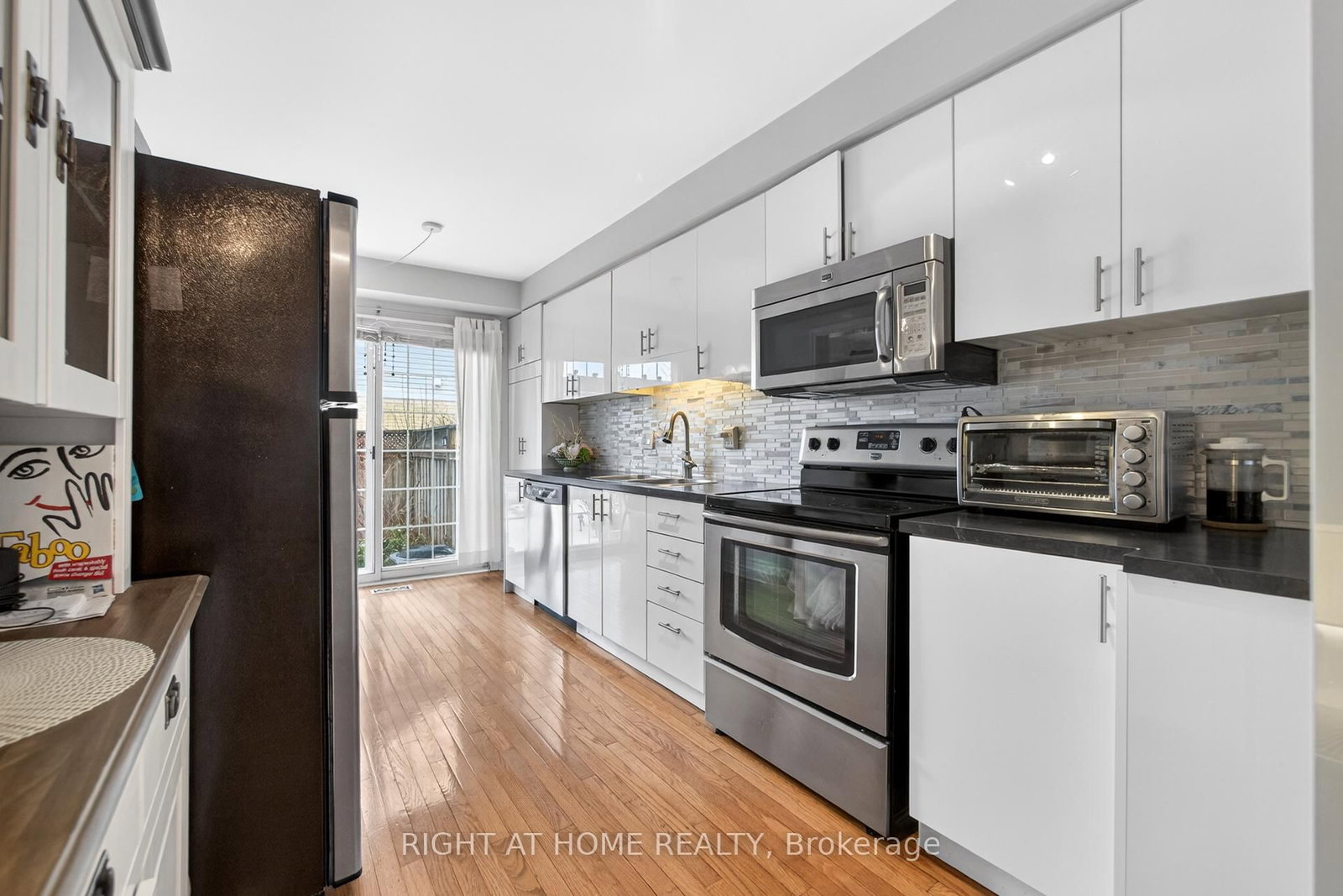 Townhouse for sale at 25 Heathcliffe Square, Brampton, Ontario, L6S 5R6 - Central Park - MLS: W12683642