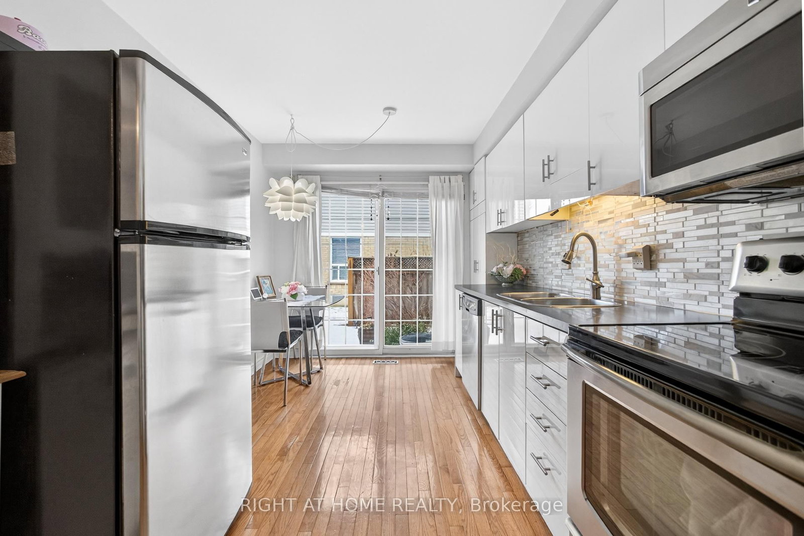 Townhouse for sale at 25 Heathcliffe Square, Brampton, Ontario, L6S 5R6 - Central Park - MLS: W12683642