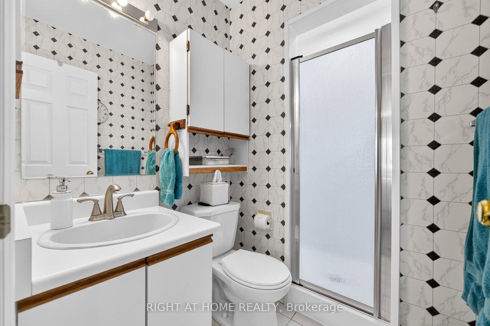 Townhouse for sale at 25 Heathcliffe Square, Brampton, Ontario, L6S 5R6 - Central Park - MLS: W12683642