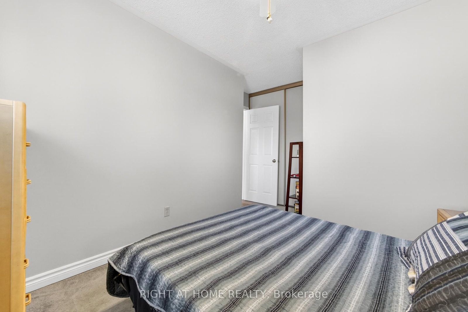 Townhouse for sale at 25 Heathcliffe Square, Brampton, Ontario, L6S 5R6 - Central Park - MLS: W12683642