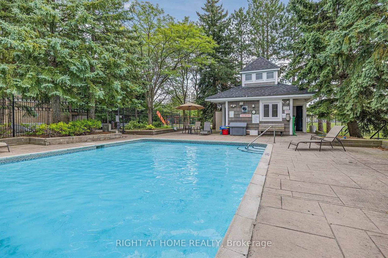 Townhouse for sale at 25 Heathcliffe Square, Brampton, Ontario, L6S 5R6 - Central Park - MLS: W12683642