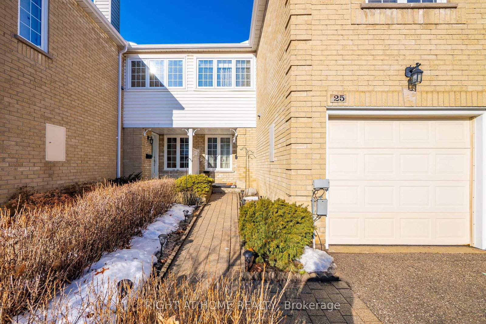 Townhouse for sale at 25 Heathcliffe Square, Brampton, Ontario, L6S 5R6 - Central Park - MLS: W12683642