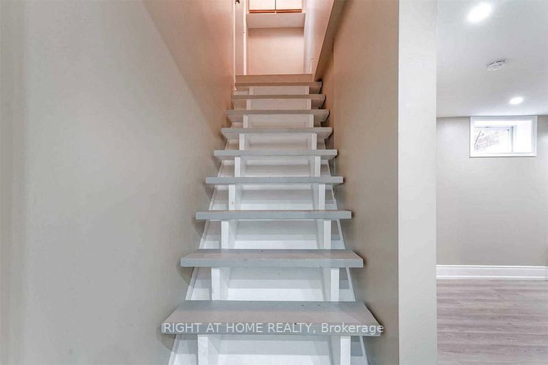 Lower - 133 Meadowvale Dr, Toronto, M8Z 3K2 | Image 3