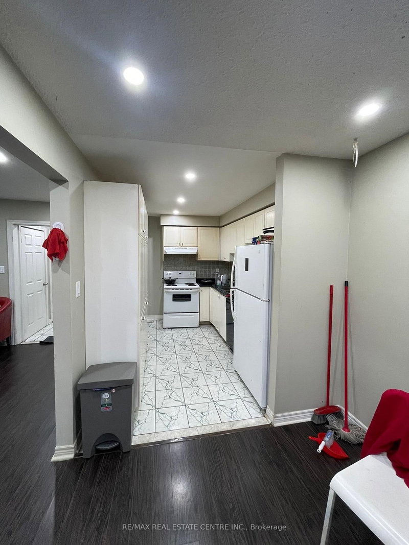 199 - 199 Baronwood Crt, Brampton, L6V 3H9 | Image 3