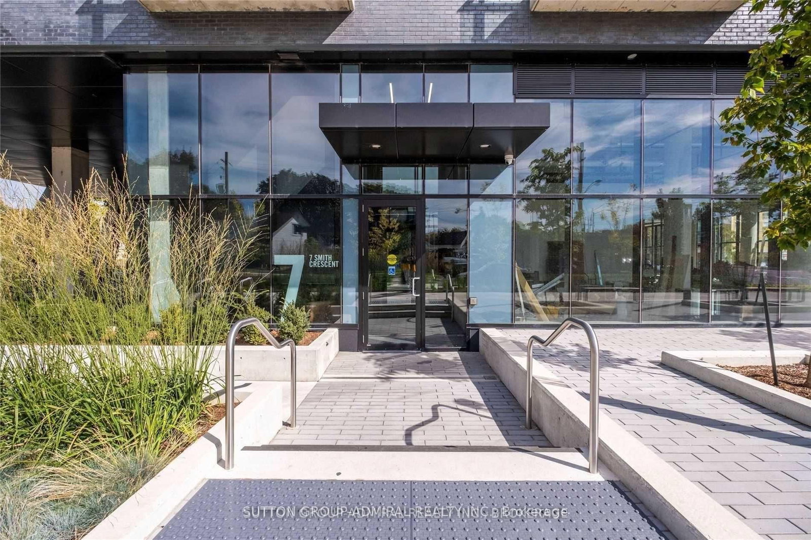 Condo for lease at 323-7 Smith Crescent, Toronto, Ontario, M8Z 0G3 - Stonegate-Queensway - MLS: W12684838