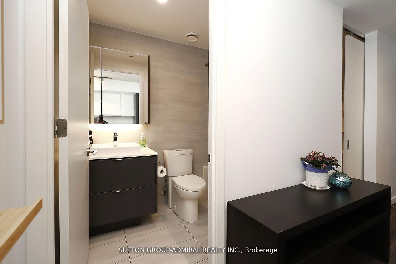 Condo for lease at 323-7 Smith Crescent, Toronto, Ontario, M8Z 0G3 - Stonegate-Queensway - MLS: W12684838