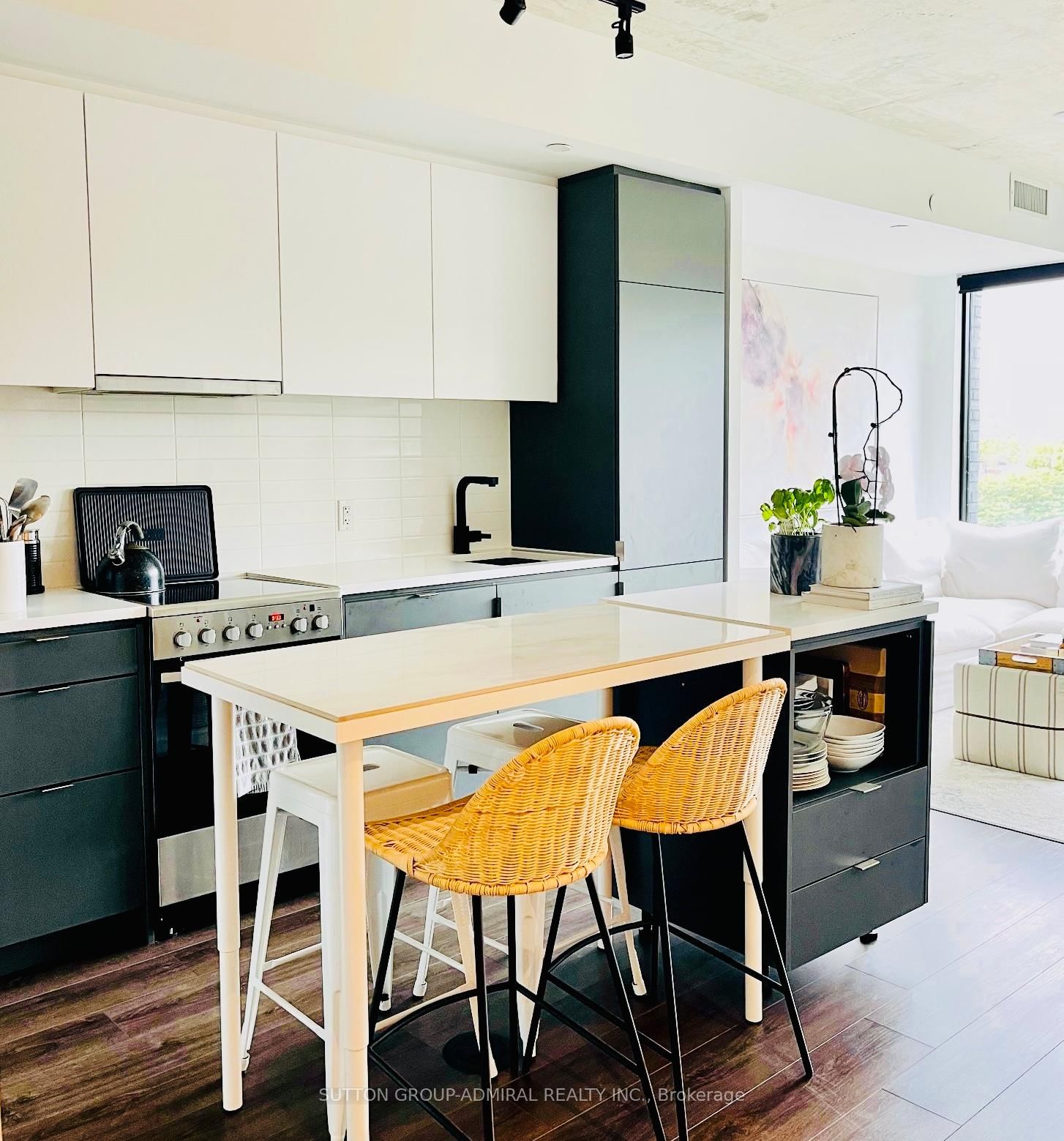 Condo for lease at 323-7 Smith Crescent, Toronto, Ontario, M8Z 0G3 - Stonegate-Queensway - MLS: W12684838