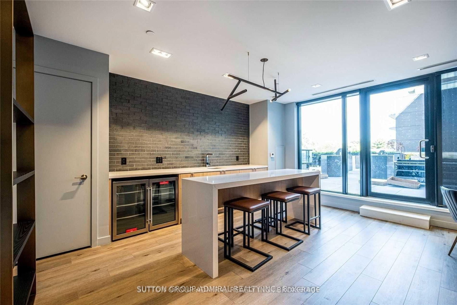 Condo for lease at 323-7 Smith Crescent, Toronto, Ontario, M8Z 0G3 - Stonegate-Queensway - MLS: W12684838