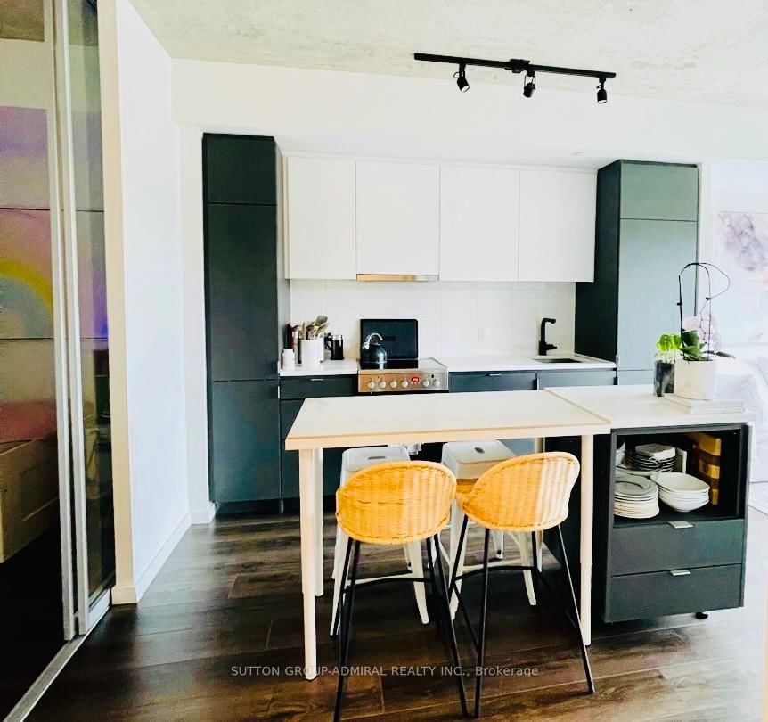 Condo for lease at 323-7 Smith Crescent, Toronto, Ontario, M8Z 0G3 - Stonegate-Queensway - MLS: W12684838