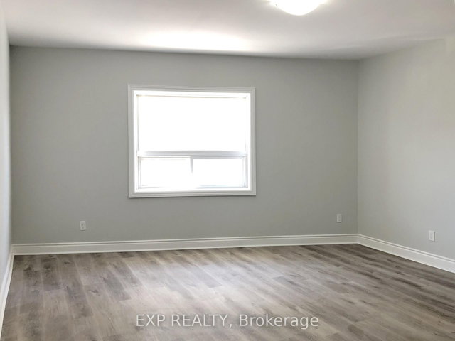 2798 Dundas Street W