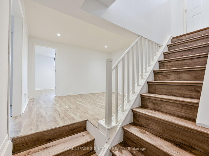 1195 Chada Ave, Mississauga, L5C 1P8 | Image 3