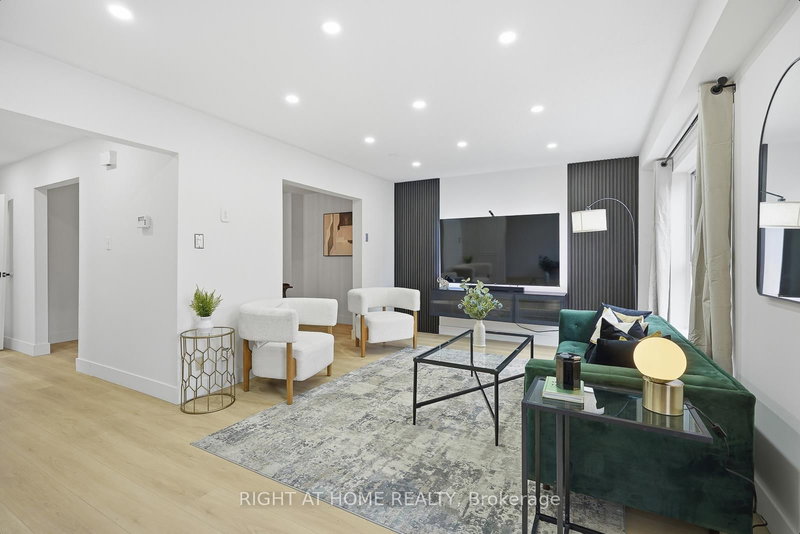 216 Fleetwood Cres, Brampton, L6T 2E6 | Image 3