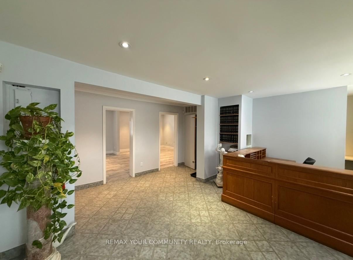 795 Wilson Avenue W, Unit 200