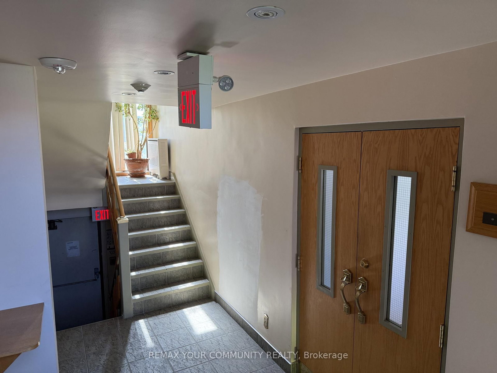 795 Wilson Avenue W, Unit 200 - Photo 5