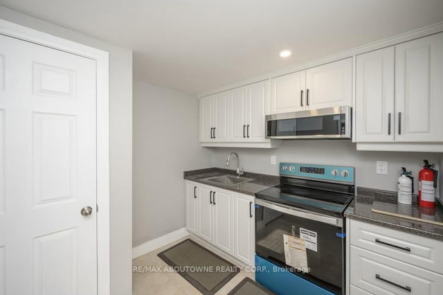 2444 WOBURN Crescent