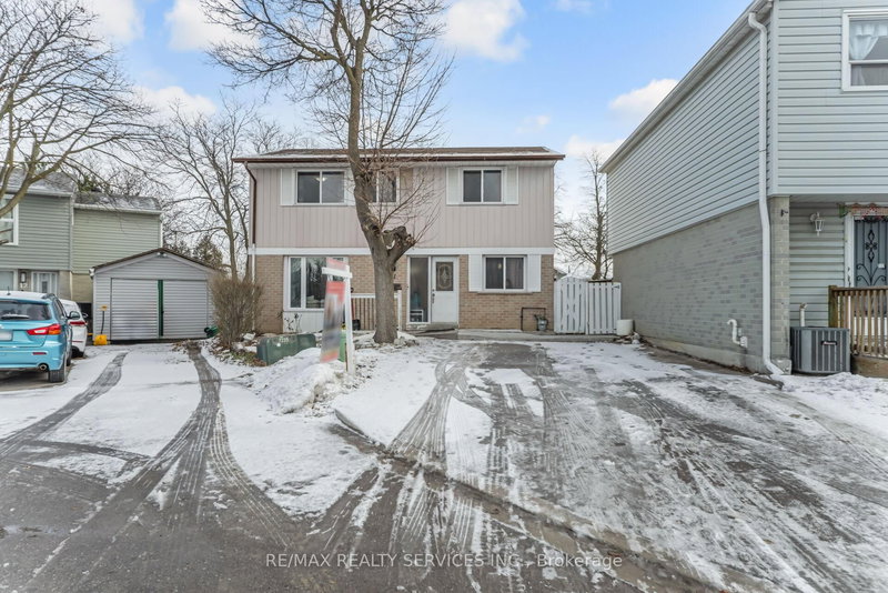 11 Juliette Sq, Brampton, L6S 2M6 | Image 2