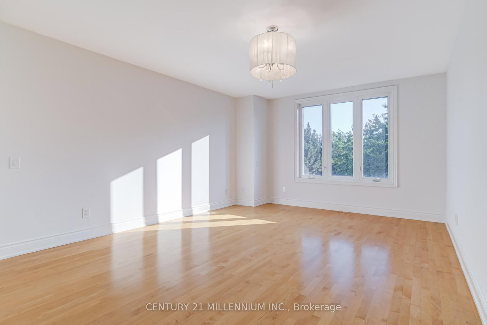 Detached House sold at 5230 Creditview Road, Mississauga, Ontario, L6W 2B3 - East Credit - MLS: W12689068