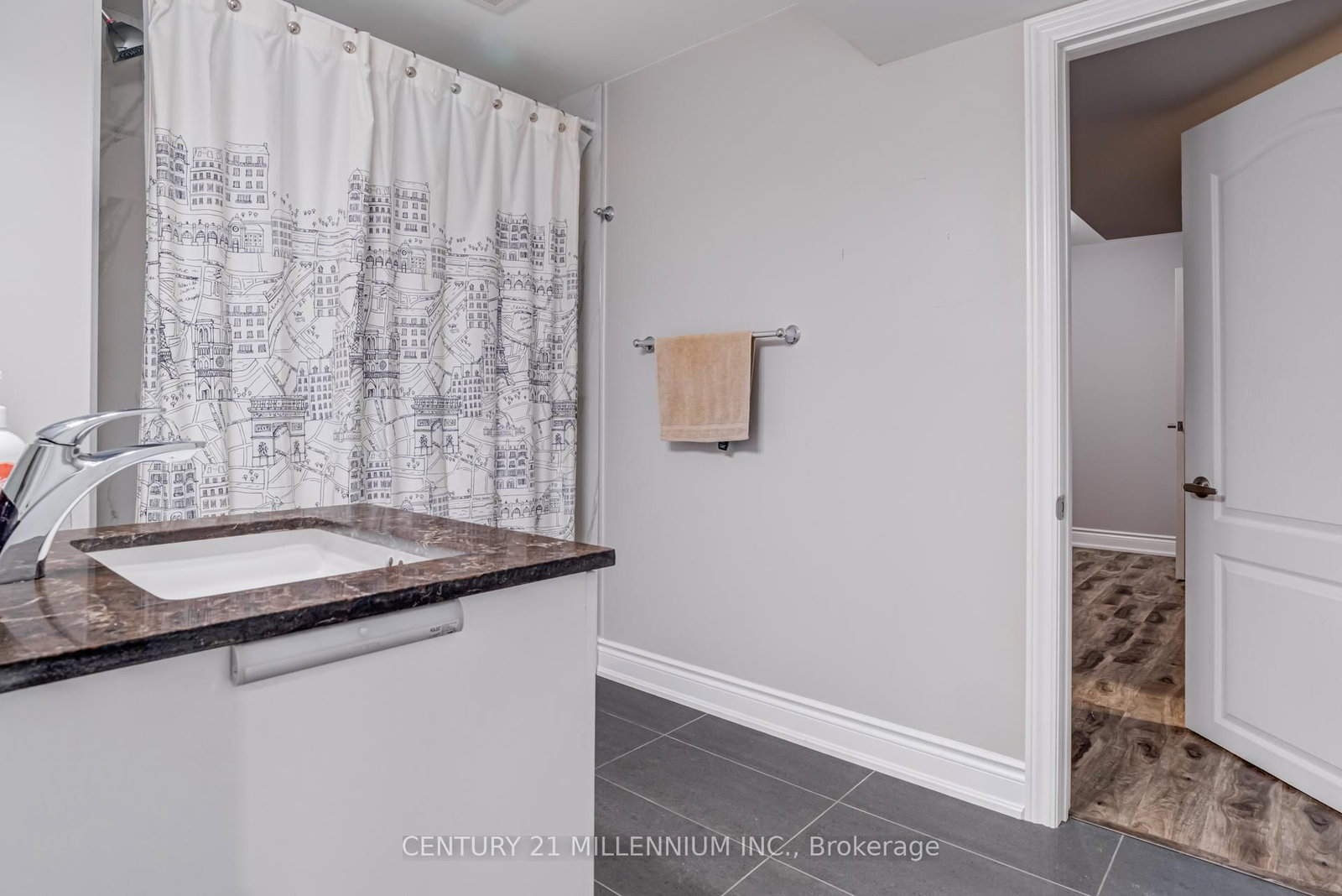 Detached House sold at 5230 Creditview Road, Mississauga, Ontario, L6W 2B3 - East Credit - MLS: W12689068