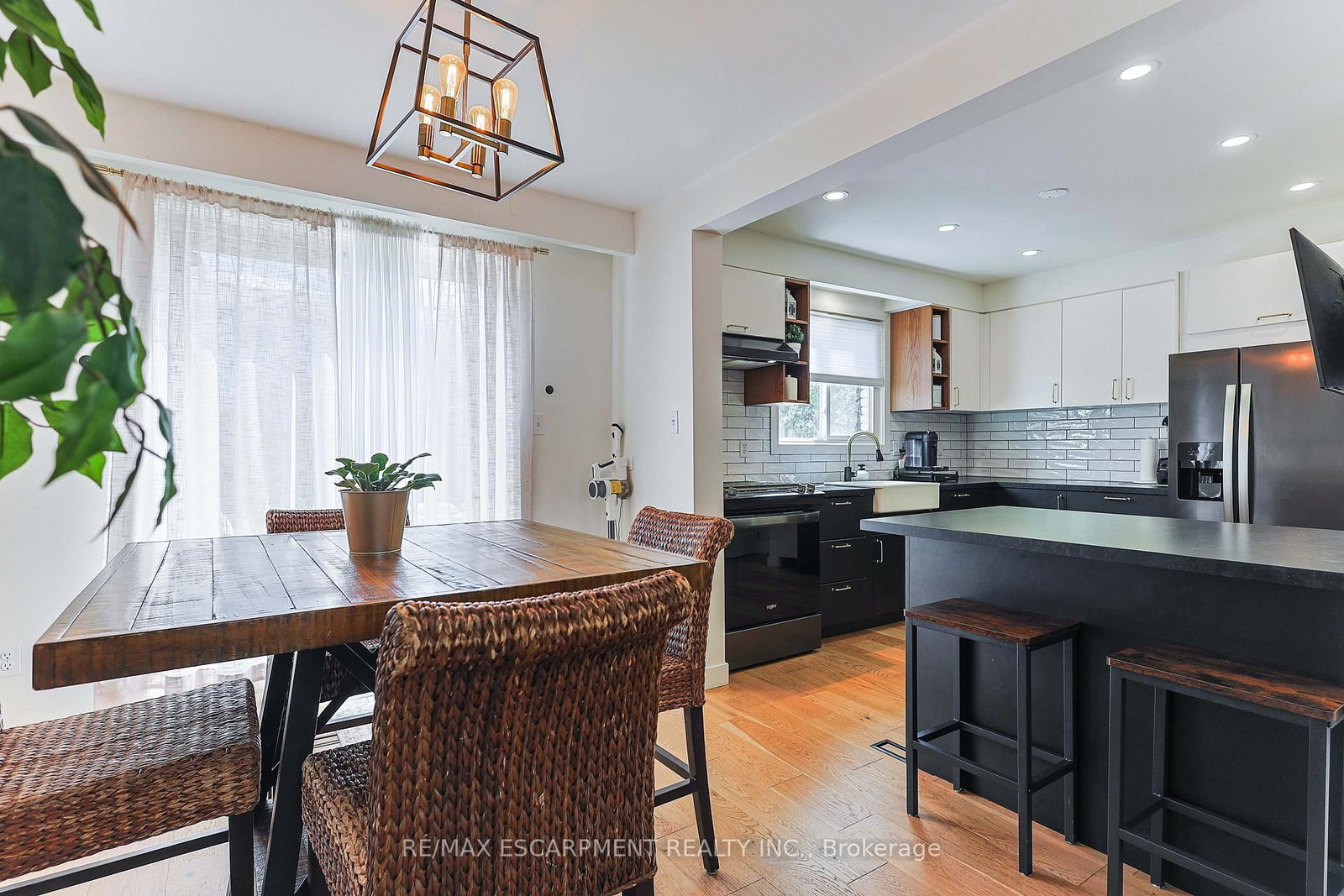 Townhouse for sale at 54-5475 Lakeshore Road, Burlington, Ontario, L7L 1E1 - Appleby - MLS: W12689086