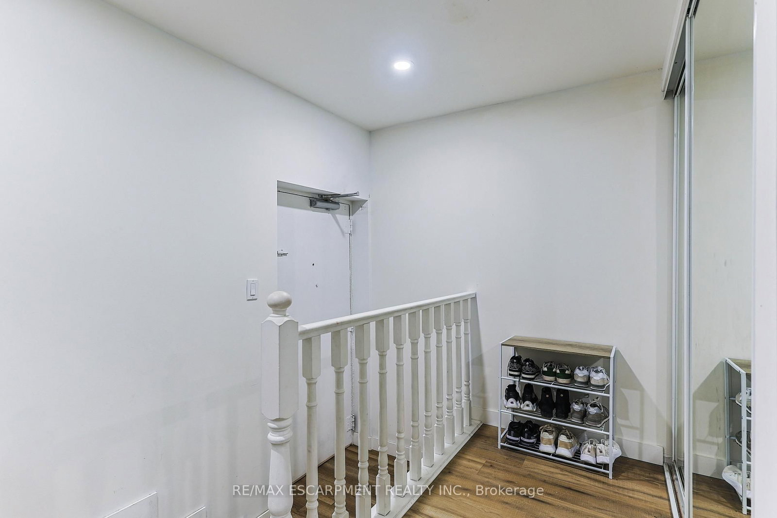 Townhouse for sale at 54-5475 Lakeshore Road, Burlington, Ontario, L7L 1E1 - Appleby - MLS: W12689086