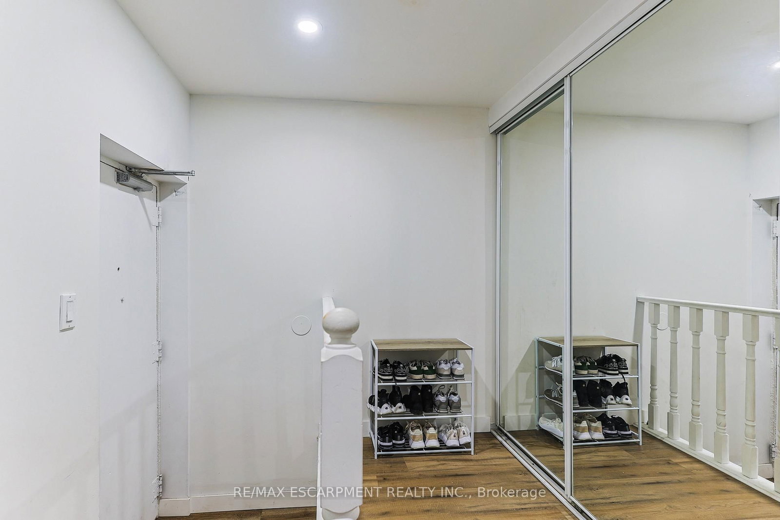 Townhouse for sale at 54-5475 Lakeshore Road, Burlington, Ontario, L7L 1E1 - Appleby - MLS: W12689086