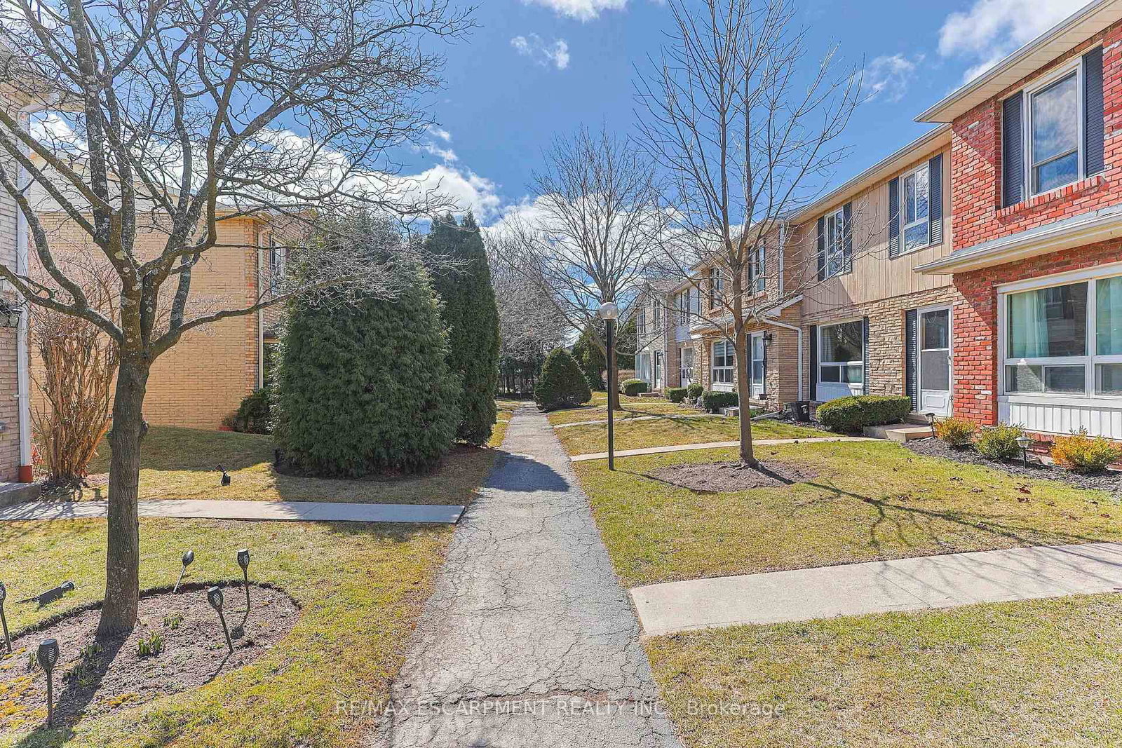 Townhouse for sale at 54-5475 Lakeshore Road, Burlington, Ontario, L7L 1E1 - Appleby - MLS: W12689086