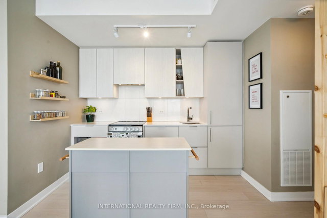 4004 - 3900 Confederation Parkway