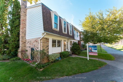 Townhouse sold at 6-2252 Upper Middle Road, Burlington, Ontario, L7P 2Z9 - Brant Hills - MLS: W12690878