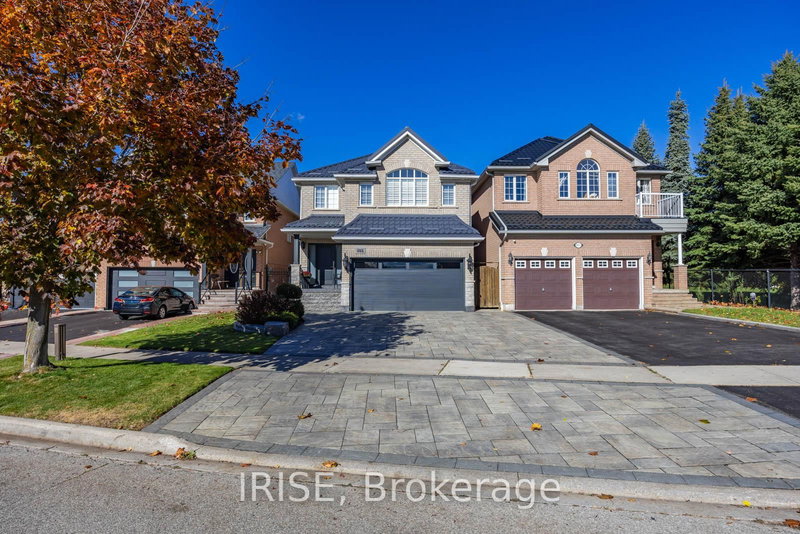 855 Knotty Pine Grve, Mississauga, L5W 1K2 | Image 2