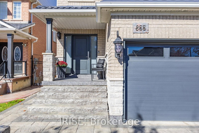 855 Knotty Pine Grve, Mississauga, L5W 1K2 | Image 3
