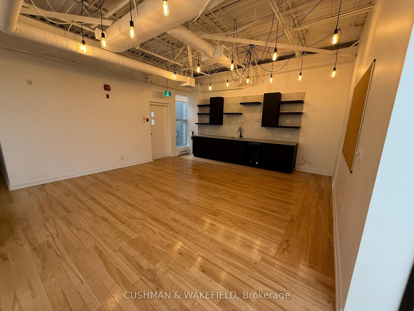 21 Kodiak Crescent, Unit 200 - Photo 18