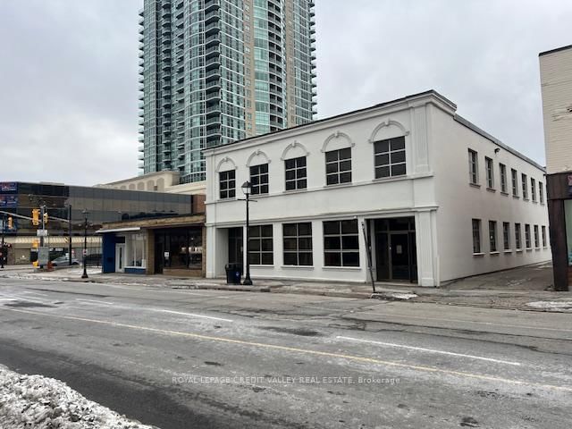 32 Queen Street W, Unit 203