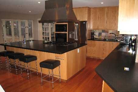 988 Tennyson Ave, Mississauga, L5H2Z1 | Image 2