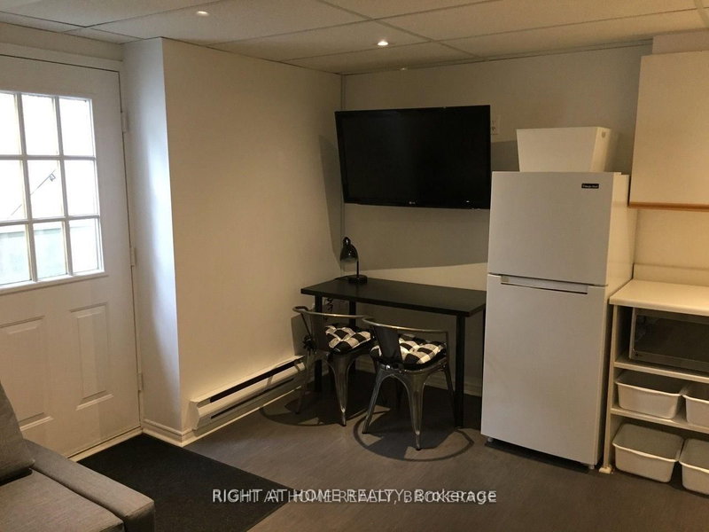 164 Trafalgar Rd, Oakville, L6J 3G6 | Image 2