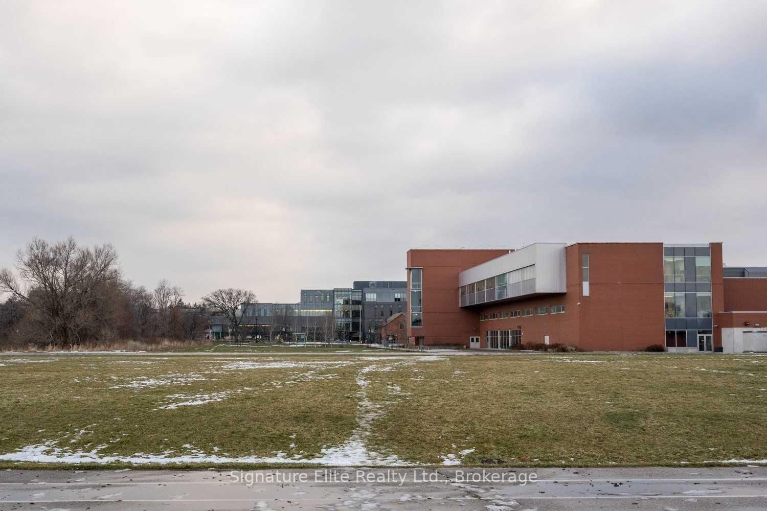 Semi-Detached House for lease at 203-112 Alder Crescent, Toronto, Ontario, M8V 2H8 - Long Branch - MLS: W12697316