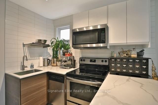 Semi-Detached House for lease at 203-112 Alder Crescent, Toronto, Ontario, M8V 2H8 - Long Branch - MLS: W12697316